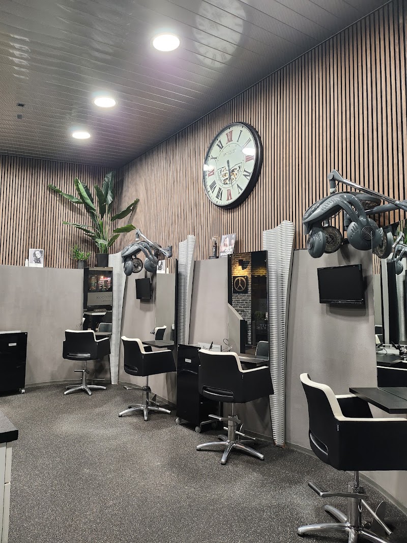Nog een blik in de salon van Rob's New Hairline in Hardenberg.